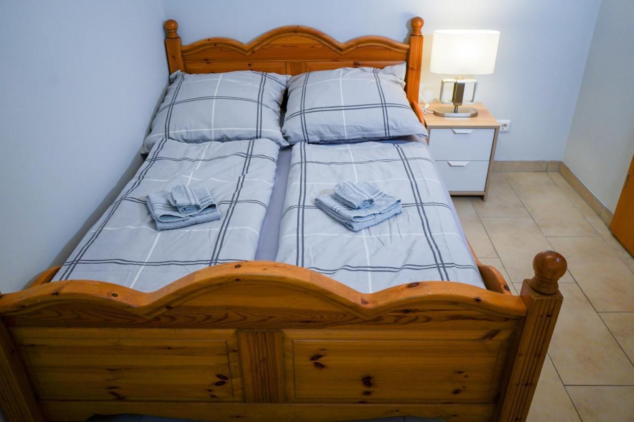 Ferienwohnung In Kaiserslautern-Hohenecken Exteriör bild